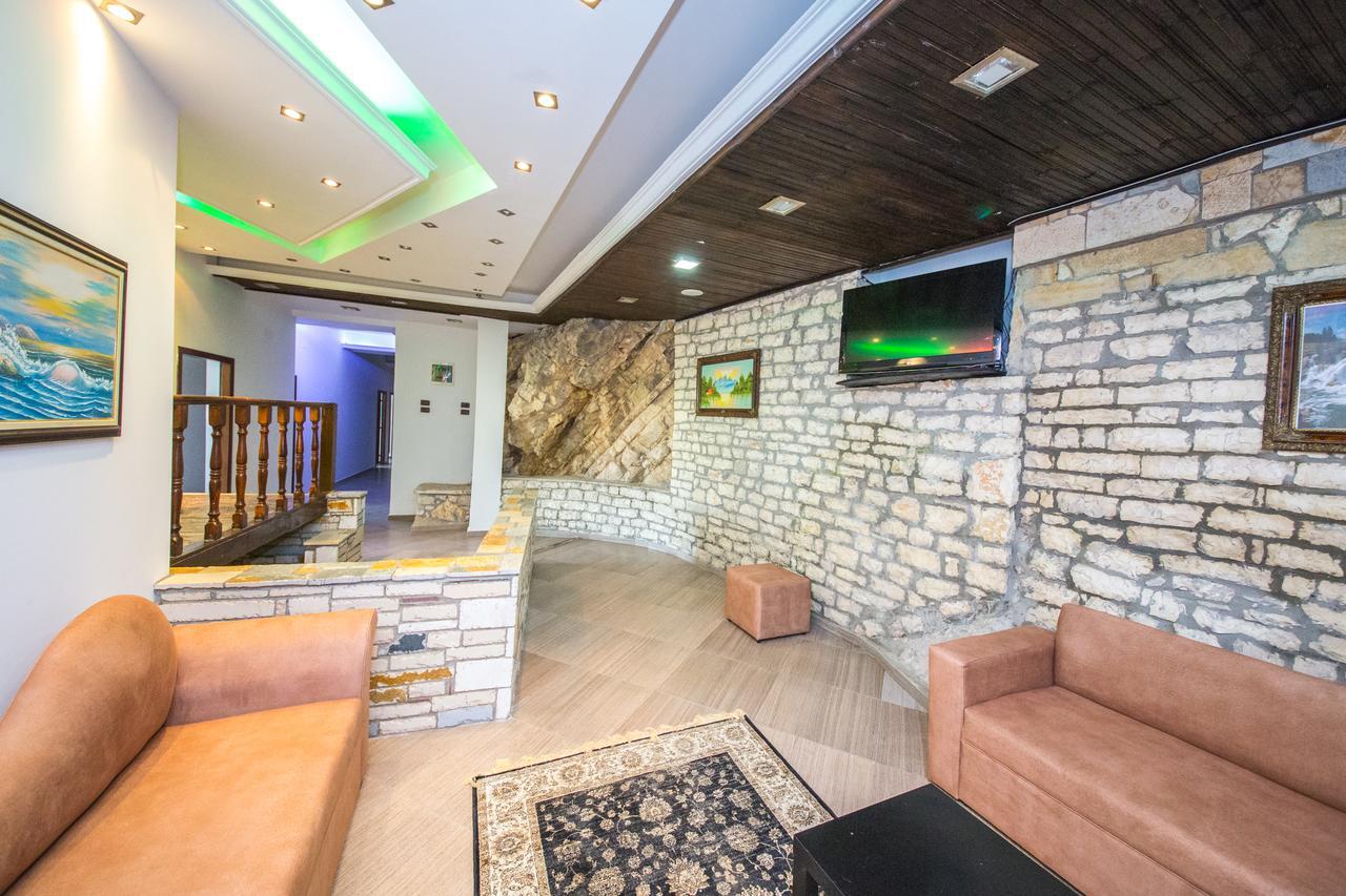 Hotel Ajka Berat Dış mekan fotoğraf