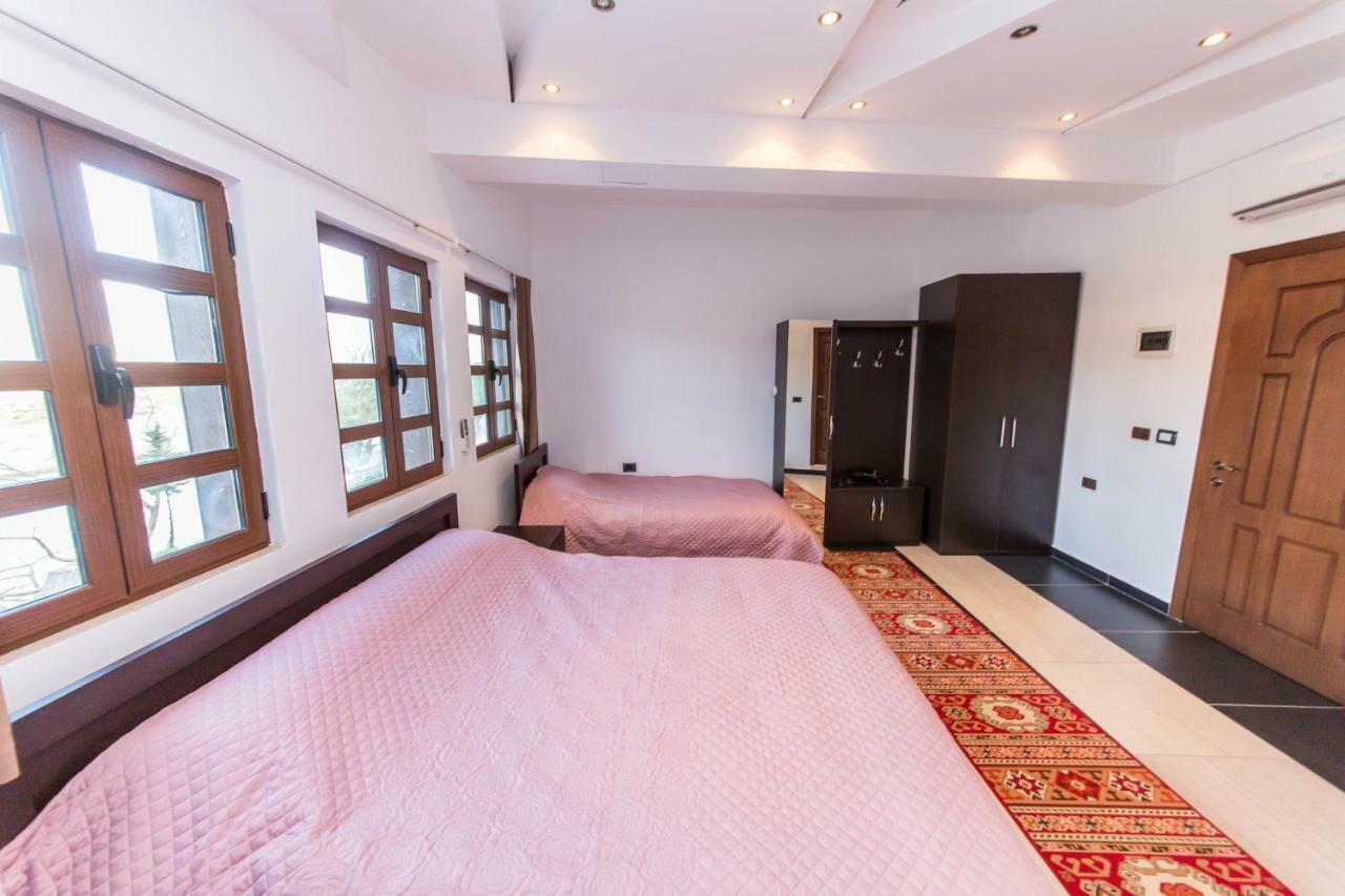 Hotel Ajka Berat Dış mekan fotoğraf