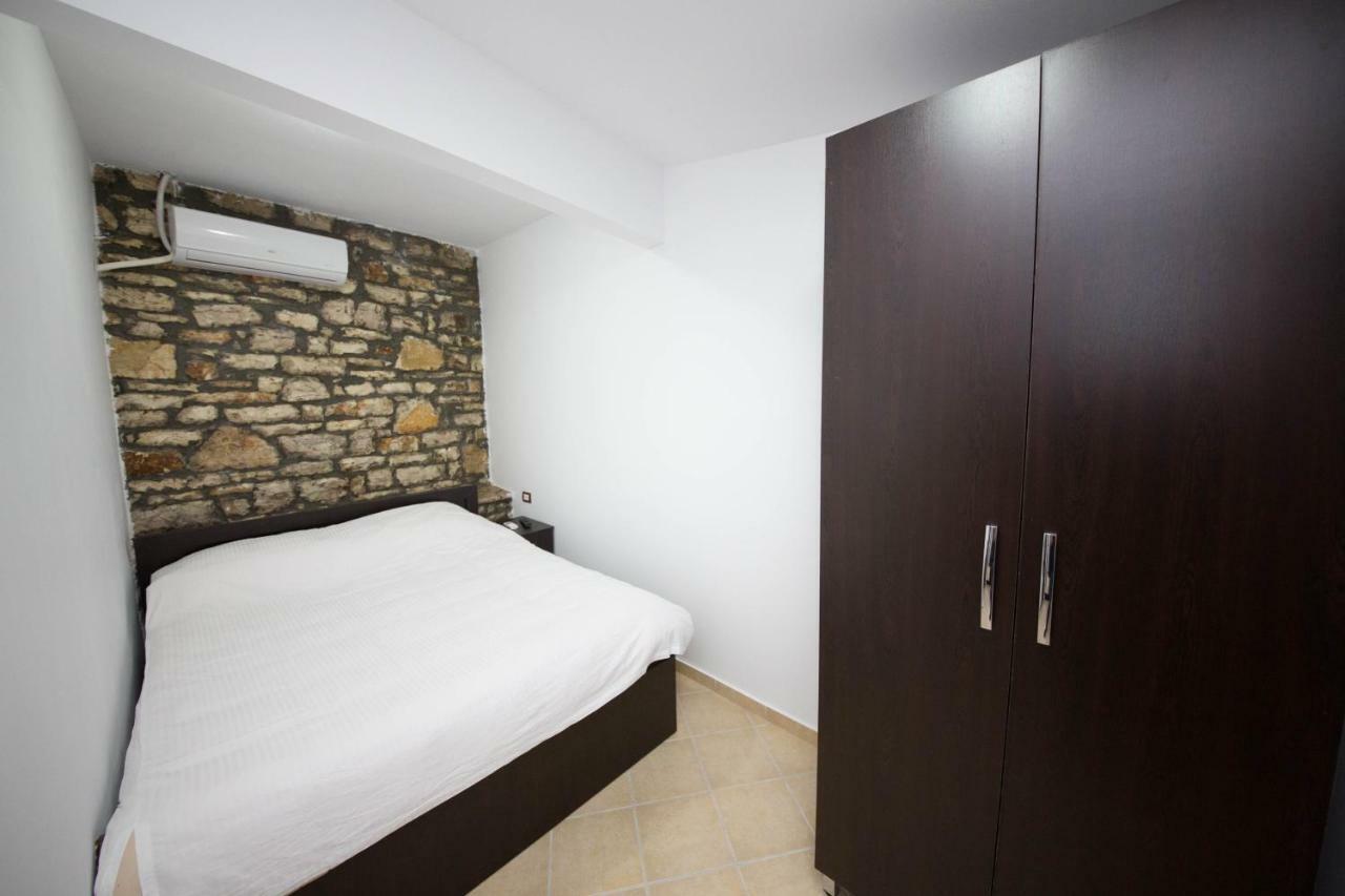 Hotel Ajka Berat Dış mekan fotoğraf