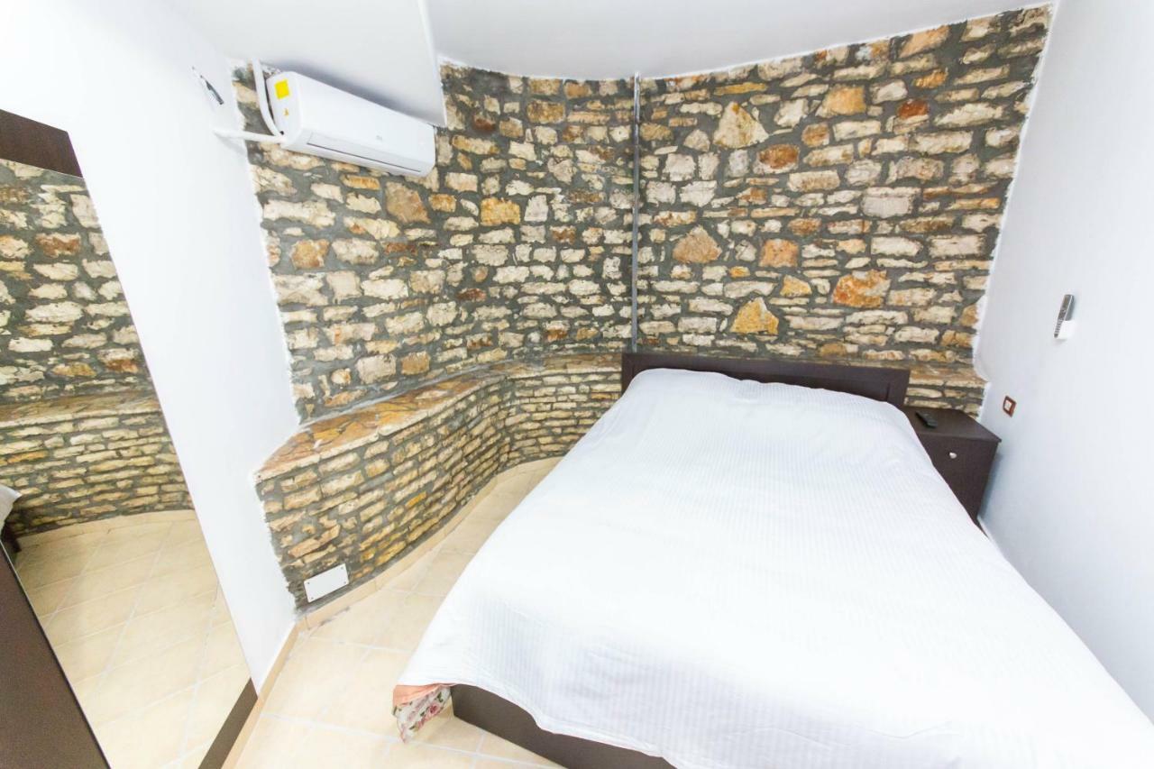 Hotel Ajka Berat Dış mekan fotoğraf