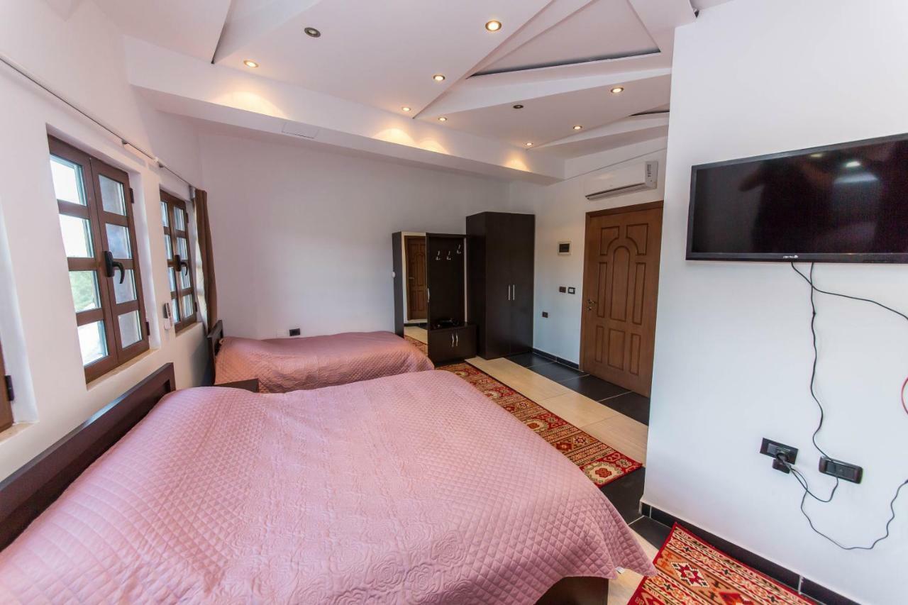 Hotel Ajka Berat Dış mekan fotoğraf