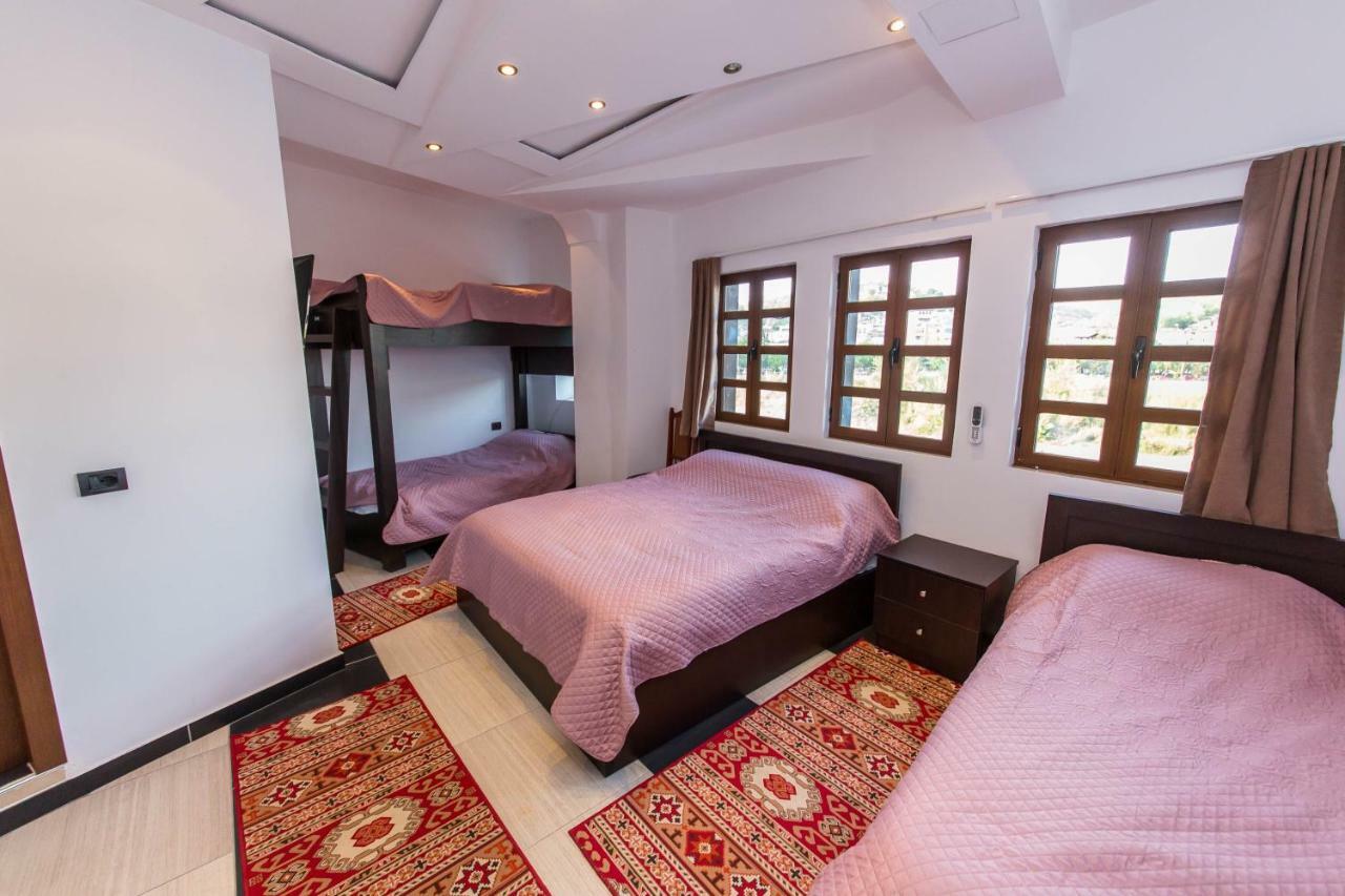 Hotel Ajka Berat Dış mekan fotoğraf
