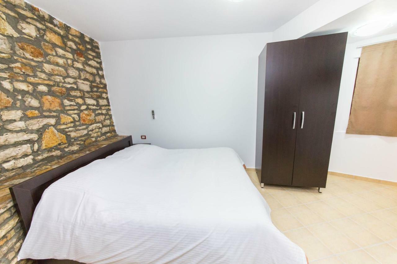 Hotel Ajka Berat Dış mekan fotoğraf