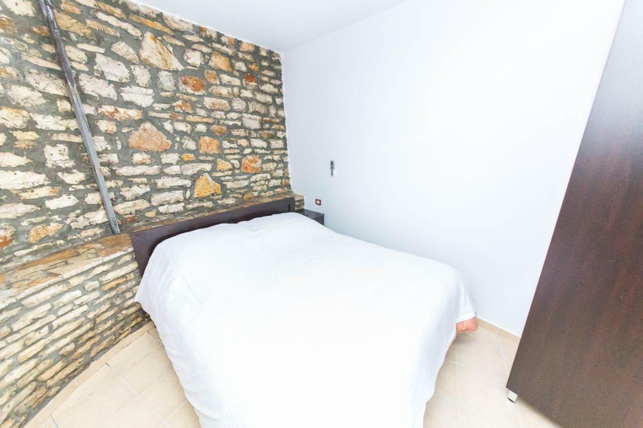Hotel Ajka Berat Oda fotoğraf